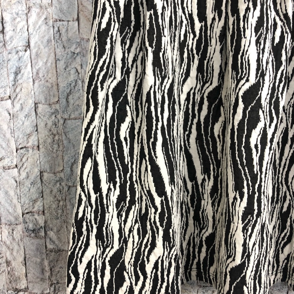 Minty Black/white Abstract Sleeveless Mini Dress - Picture 5 of 5
